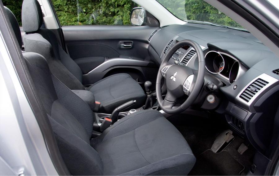 Mitsubishi Outlander Warrior 2007 года  (UK) (фото 19 из 39)